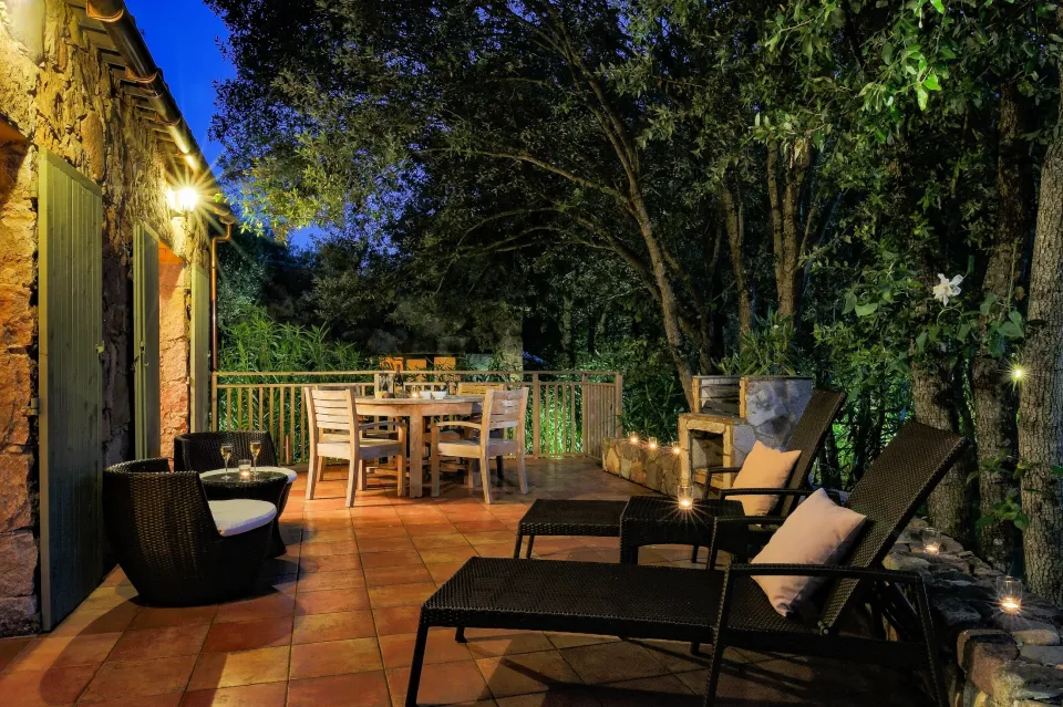 Villa en pierre avec terrasse privée