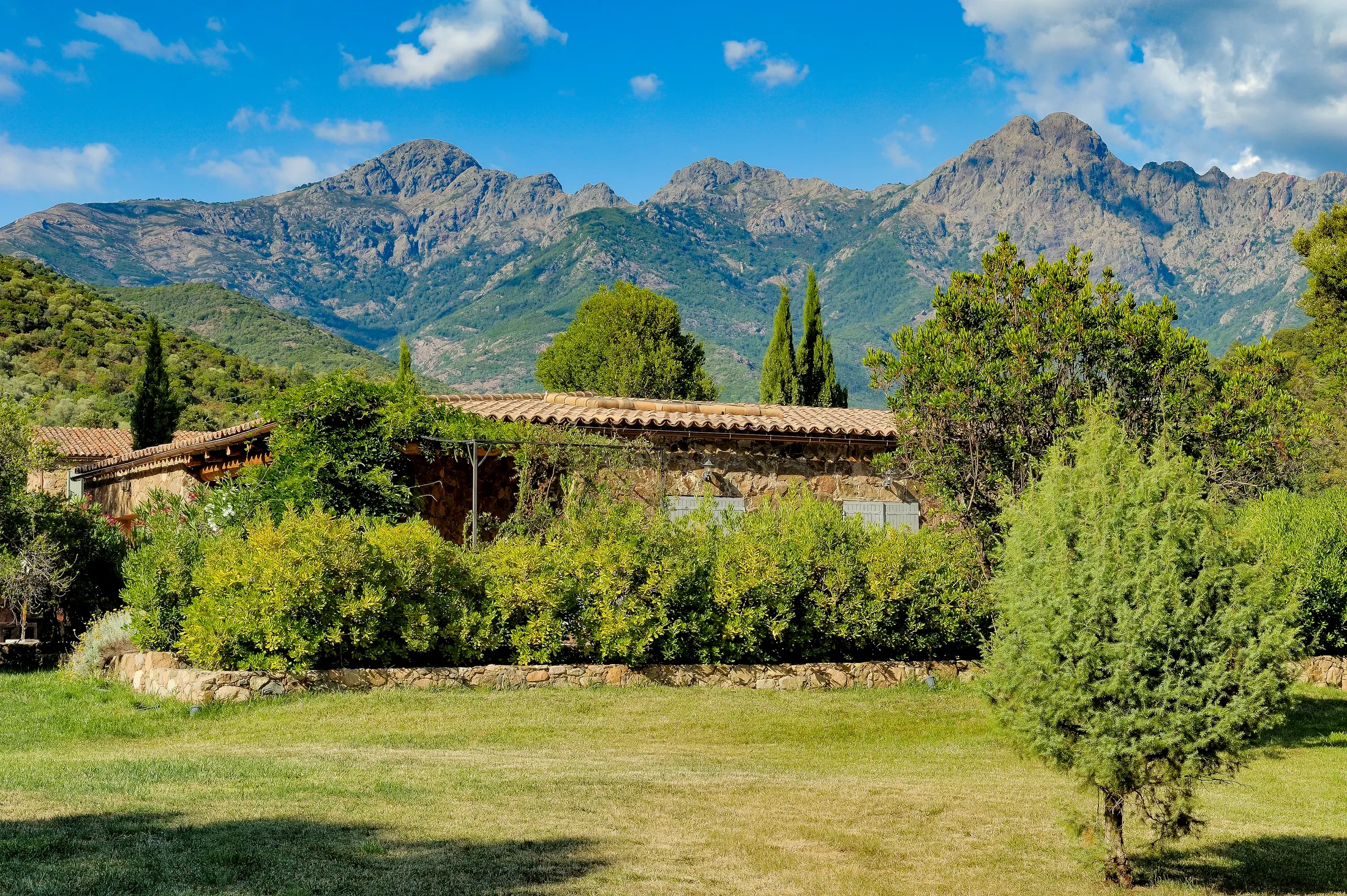 Steinvilla mit privater Terrasse